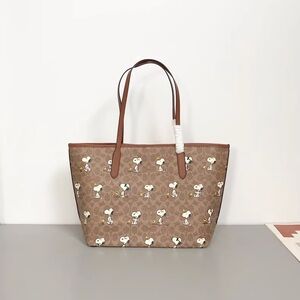 Coach X Peanuts City Tote Bag In Signature With Snoopy Print